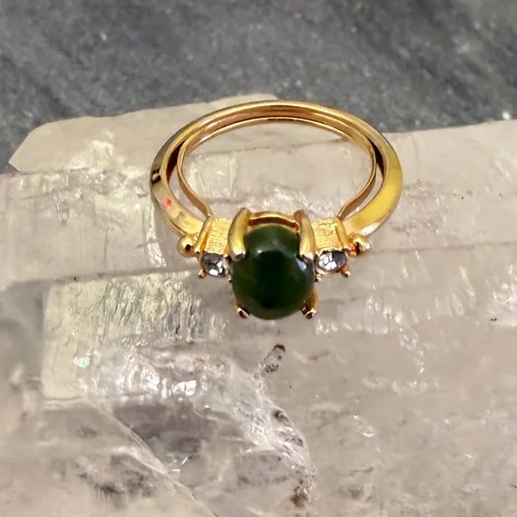 Vintage Avon Green Jade Gold Tone Ring 7 - Picture 15 of 16